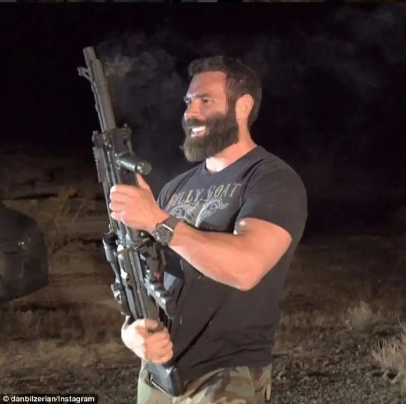 bilzerian amante delle armi