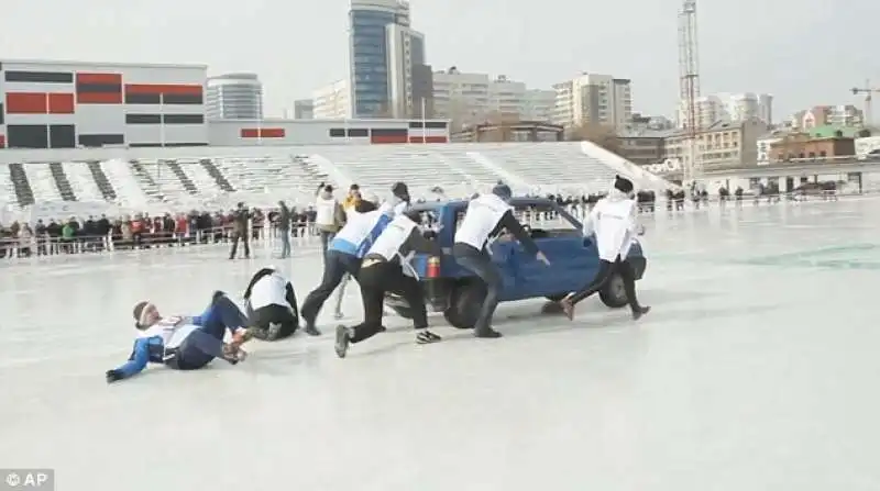 car curling su pista ghiacciata