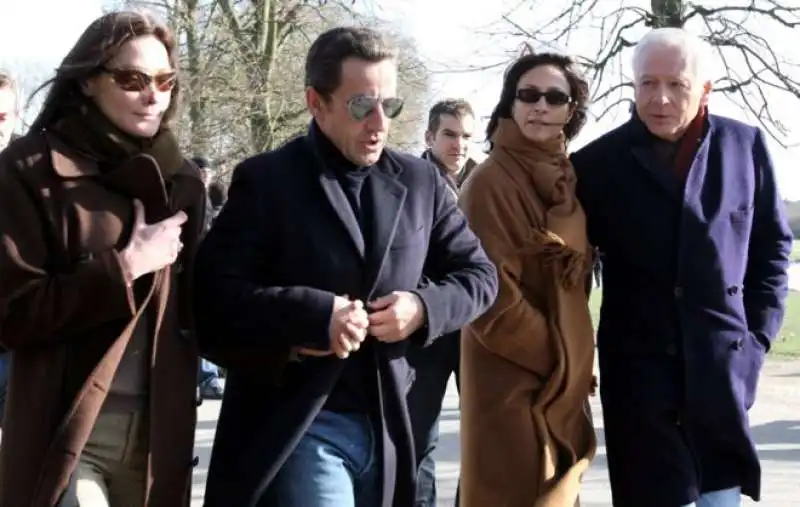 Carla Bruni, Nicolas Sarkozy, Marcia de Luca (esposa del padre de Bruni) y Maurizio Remmert, padre de Bruni