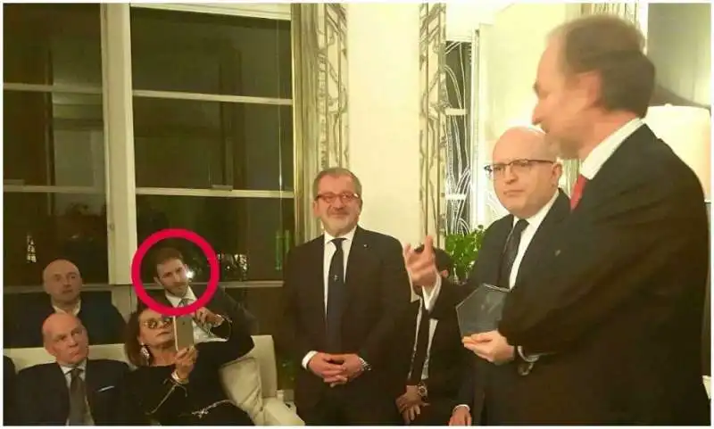 davide casaleggio e roberto maroni a casa di philip reeker console usa a milano