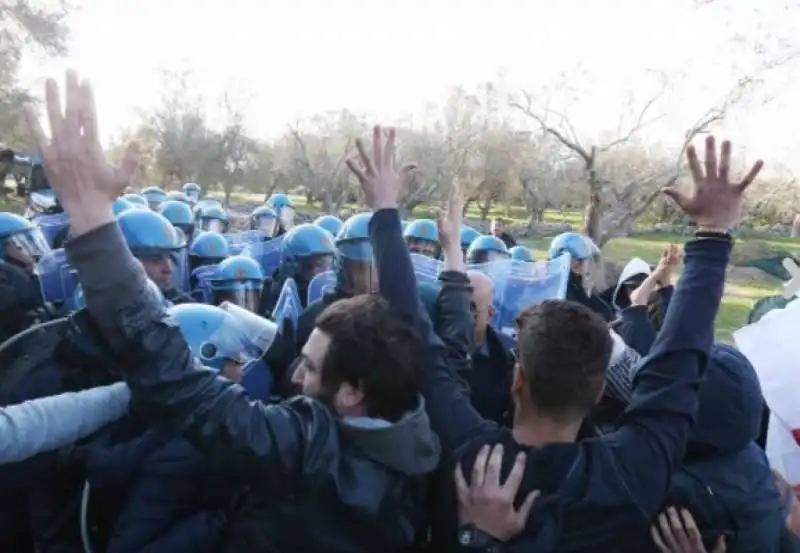 i no tap contro il gasdotto in puglia  3