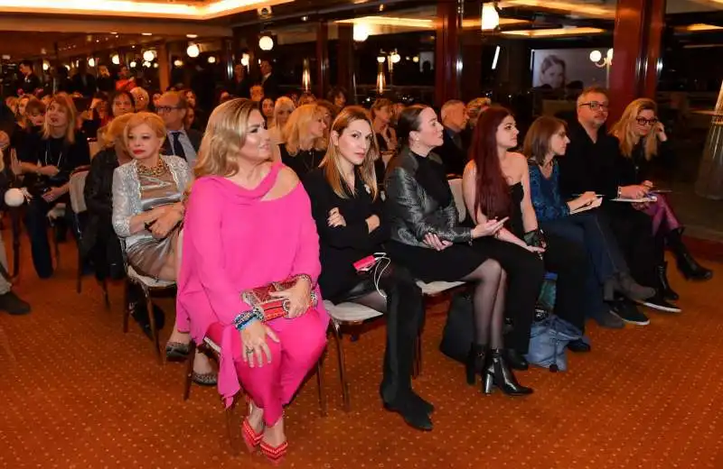 invitati alla presentazione linea cosmesi