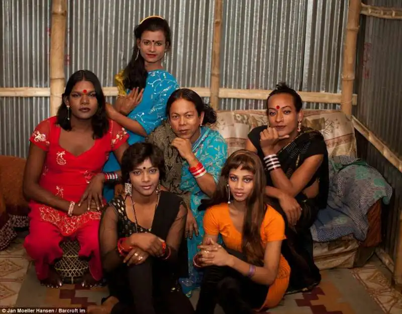 la famiglia hijra di dhaka 