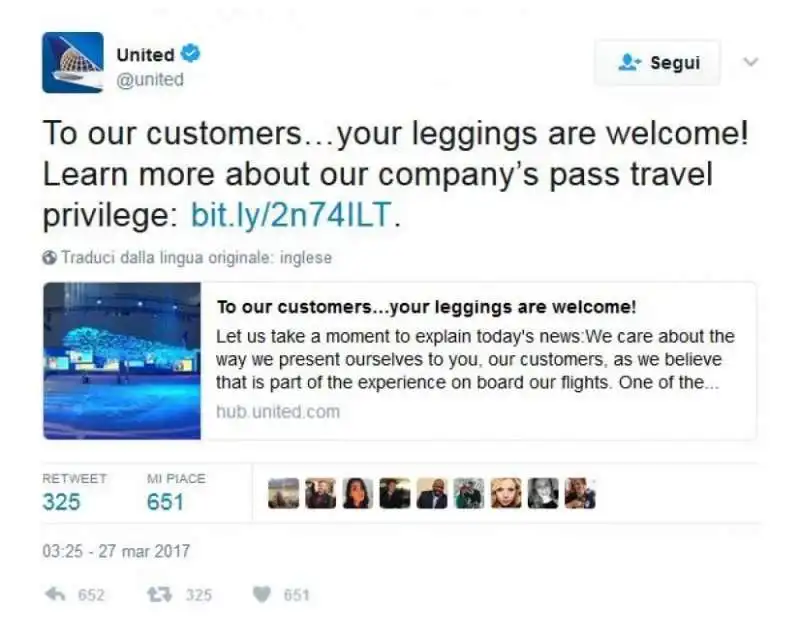 LA UNITED AIRLINES FA SCENDERE DUE RAGAZZE CHE INDOSSAVANO LEGGINGS