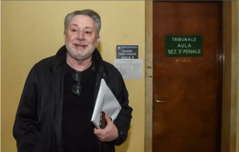 LELE MORA IN TRIBUNALE