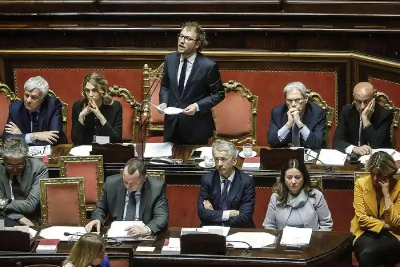 lotti in senato per la mozione di sfiducia.  