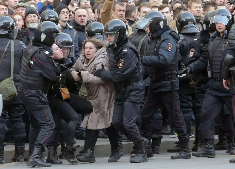 manifestazione anti corruzione   arresti in russia  13