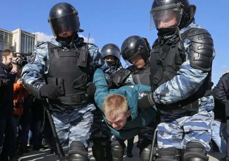 manifestazione anti corruzione   arresti in russia  14