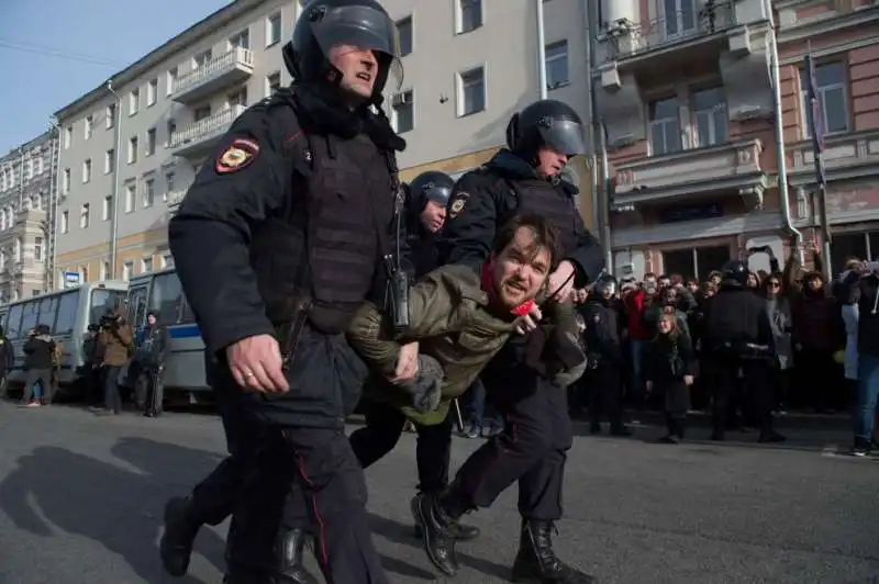 manifestazione anti corruzione   arresti in russia  17