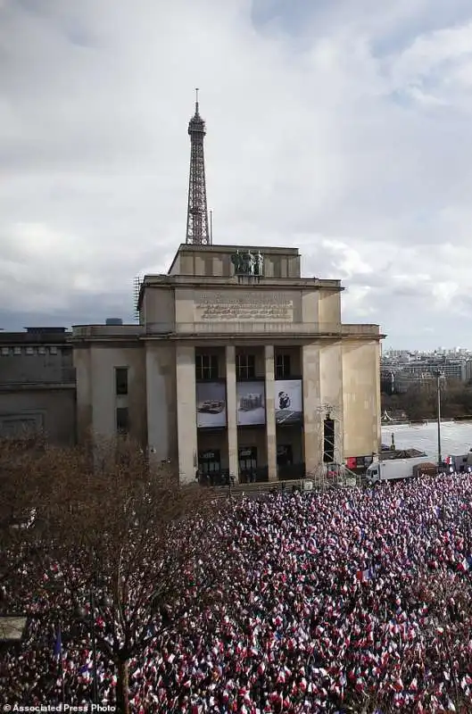 manifestazione pro fillon parigi  7