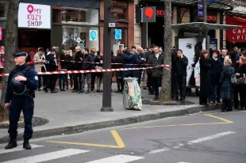 MINACCIA BOMBA PARIGI