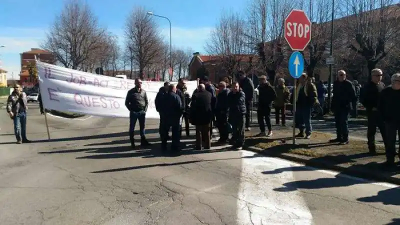 napoli   proteste per la visita di salvini. 