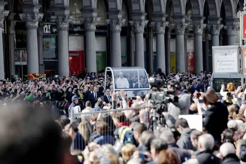 PAPA FRANCESCO MILANO