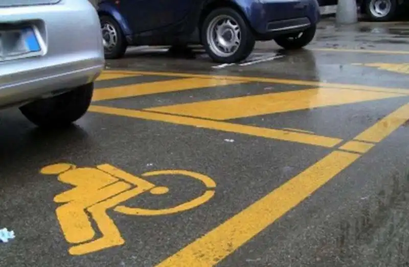 PARCHEGGIO PER DISABILI   