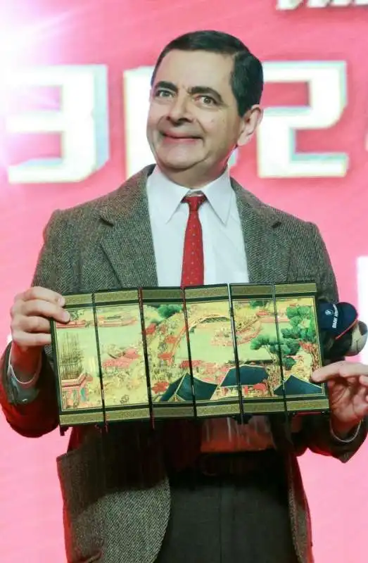 rowan atkinson in cina