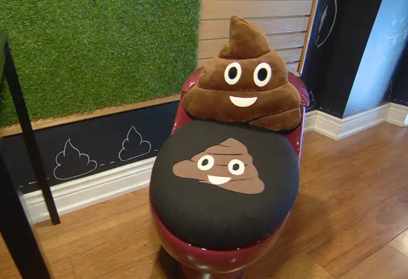 sedia del poop cafe