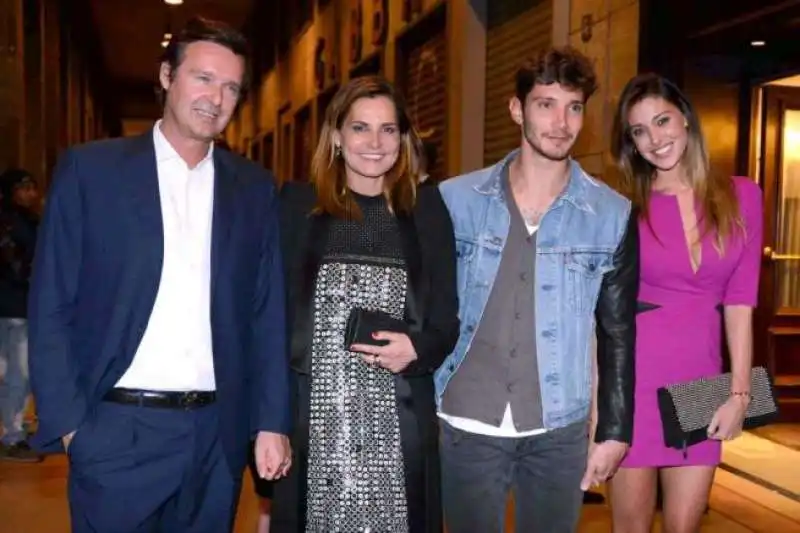 simona ventura con belen stefano de martino gero carraro