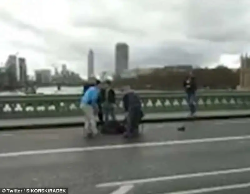 un ferito sul ponte di westminster