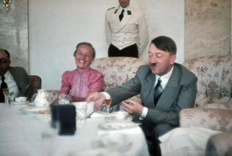 adolf hitler al berghof