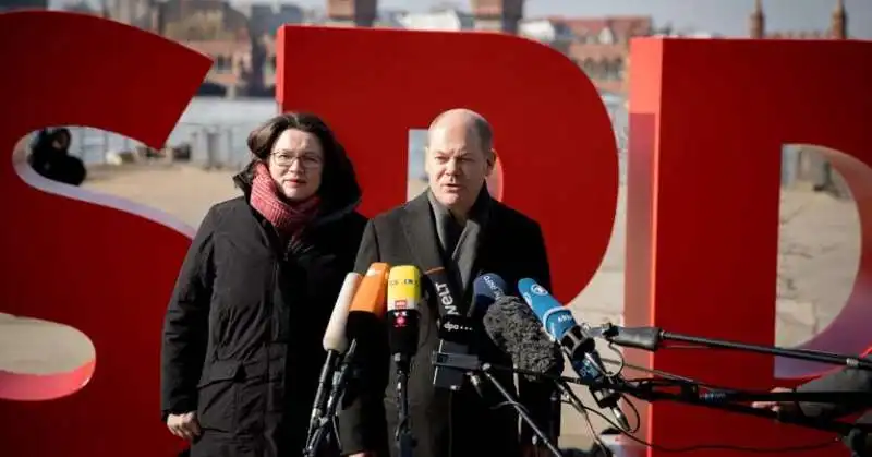 Andrea Nahles, leader del gruppo parlamentare della SPD con Olaf Scholz