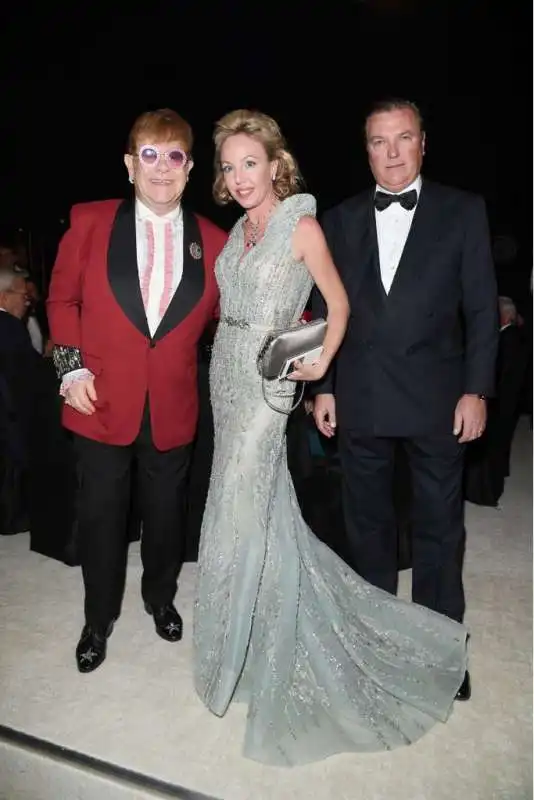 Carlo e Camilla di Borbone, Elton John