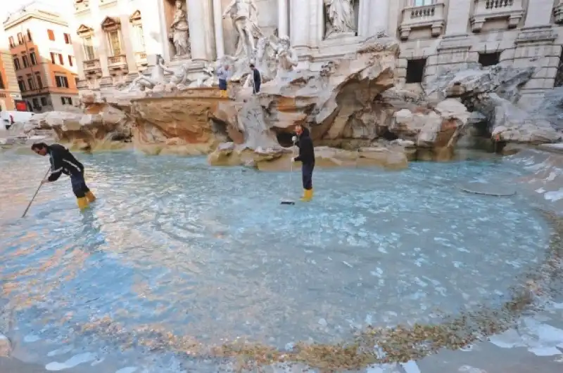 fontana di trevi