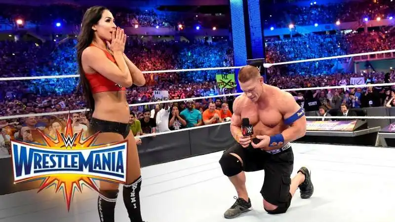 john cena chiede a nikki bella di sposarlo sul ring