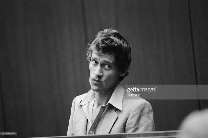 john holmes in tribunale