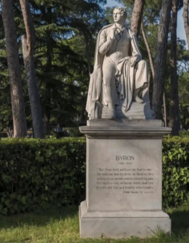 lord byron statua