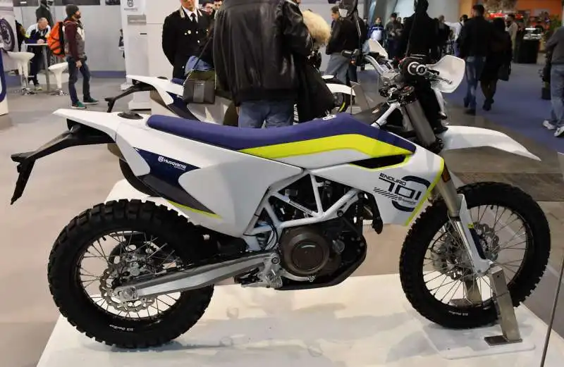 moto usqvarna 701 enduro