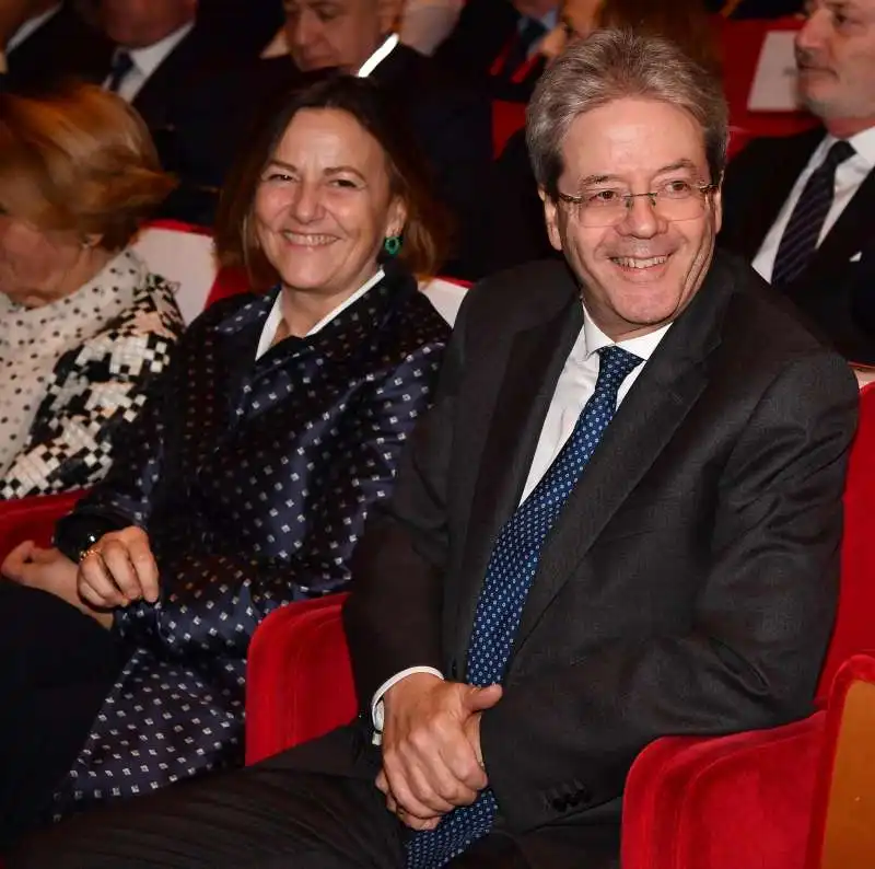 paolo gentiloni e moglie emanuela mauro