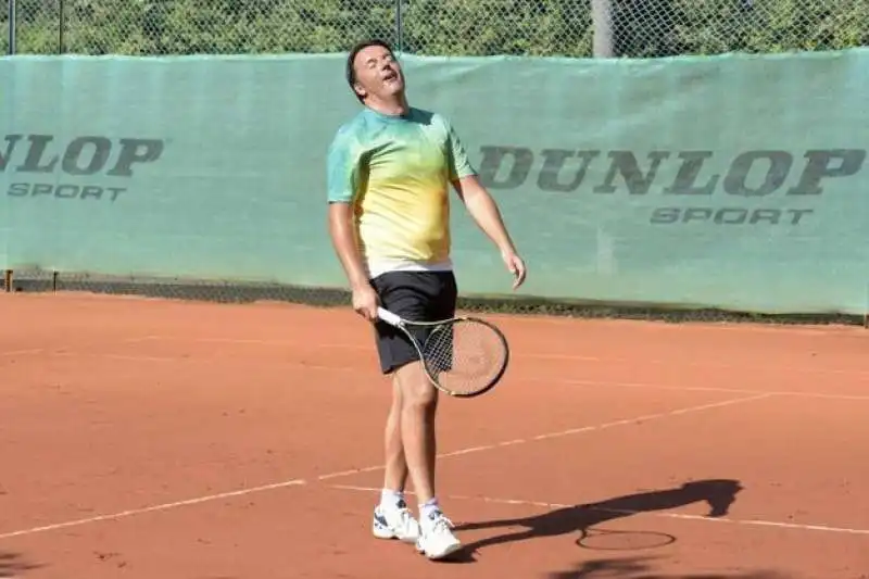 Renzi gioca a tennis