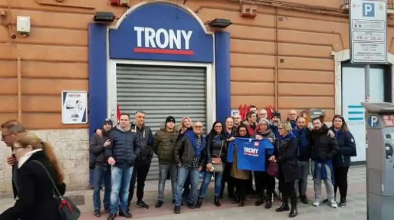 trony sit in  lavoratori a bari