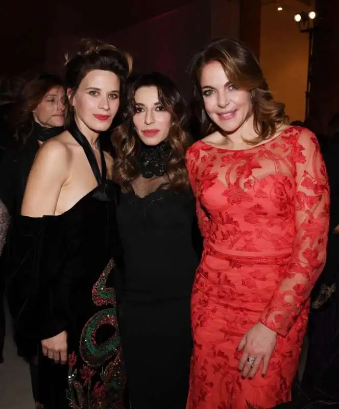 valentina cervi sabrina impacciatore claudia gerini