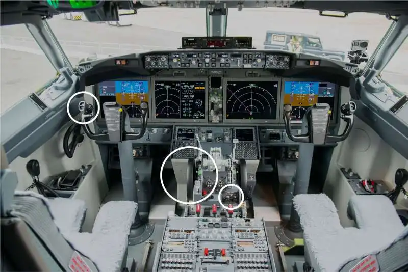 CABINA DI PILOTAGGIO DEL BOEING 737 MAX