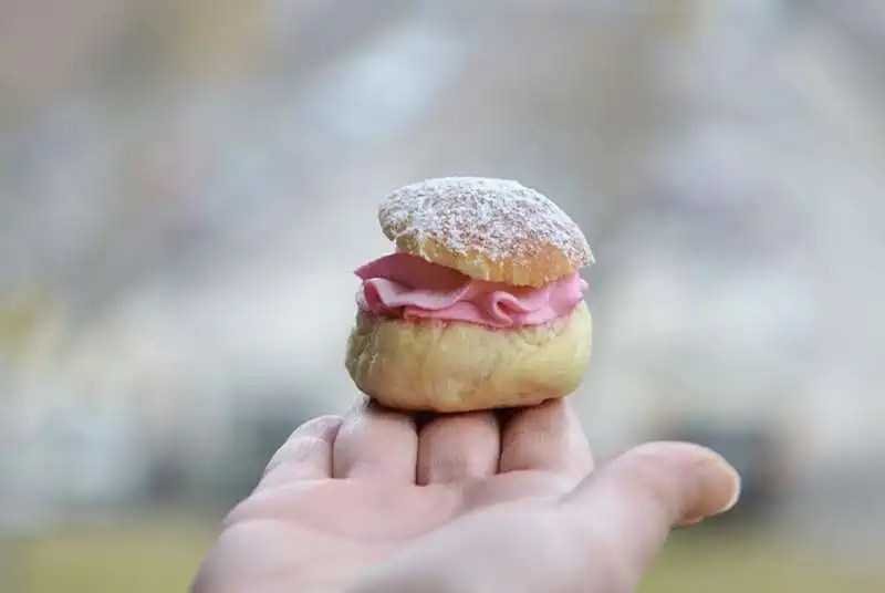 calcolare la giusta porzione di cibo con le mani 2