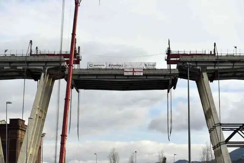 demolizione ponte morandi 5