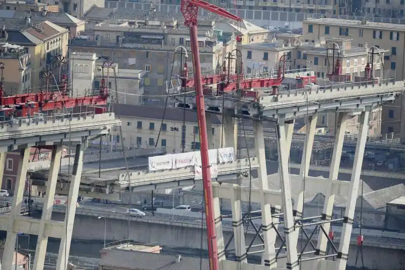 demolizione ponte morandi 6