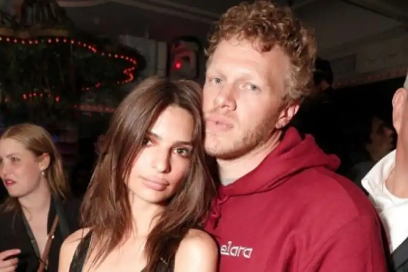 emily ratajkowski e sebastian bear mcclard  2