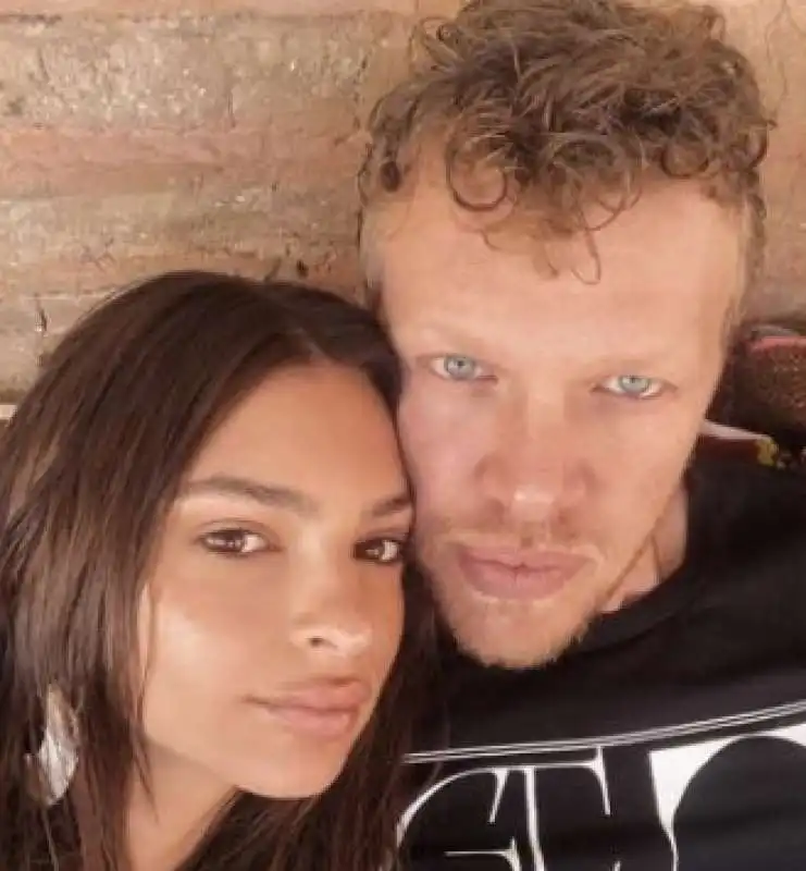 emily ratajkowski e sebastian bear mcclard  3