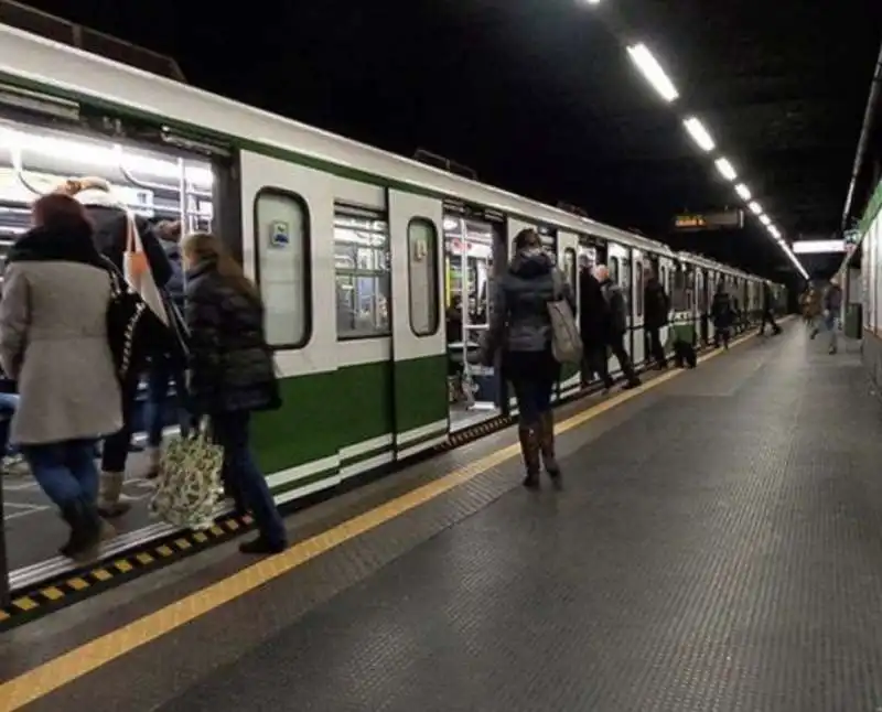 incidente metro milano 6