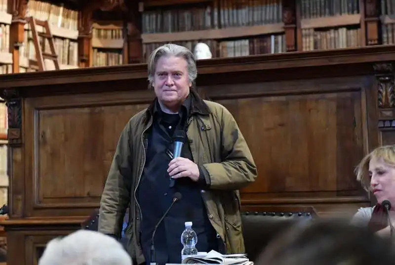 intervento di steve bannon (1)