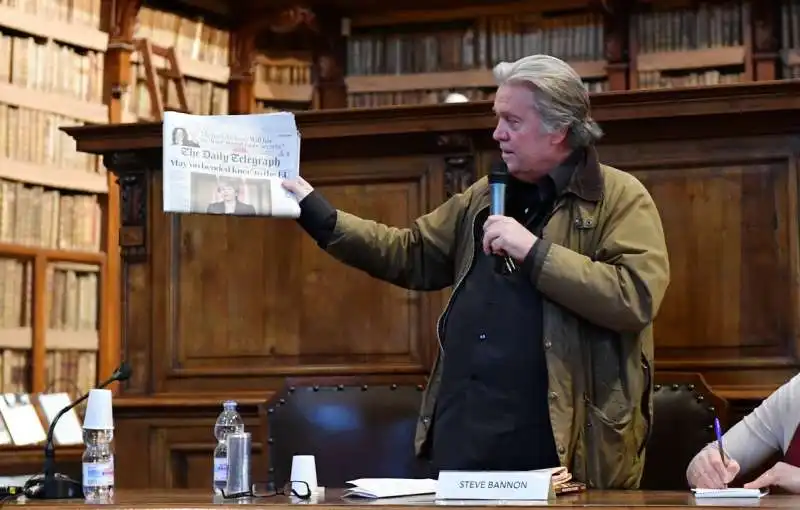 intervento di steve bannon (12)