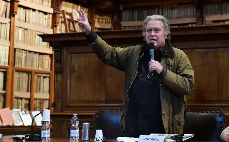 intervento di steve bannon (13)