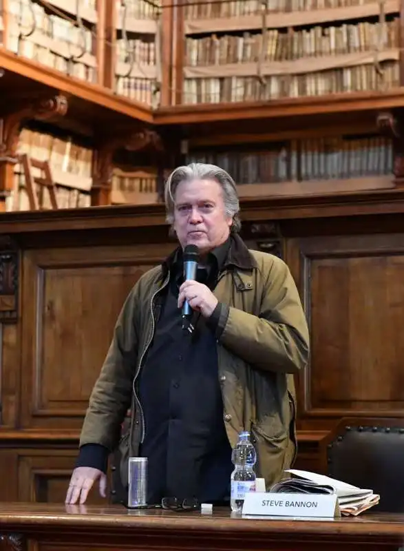 intervento di steve bannon (3)