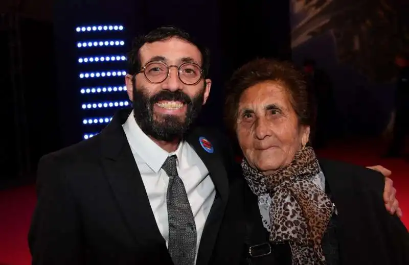 marcello fonte con la mamma peppina foto di bacco