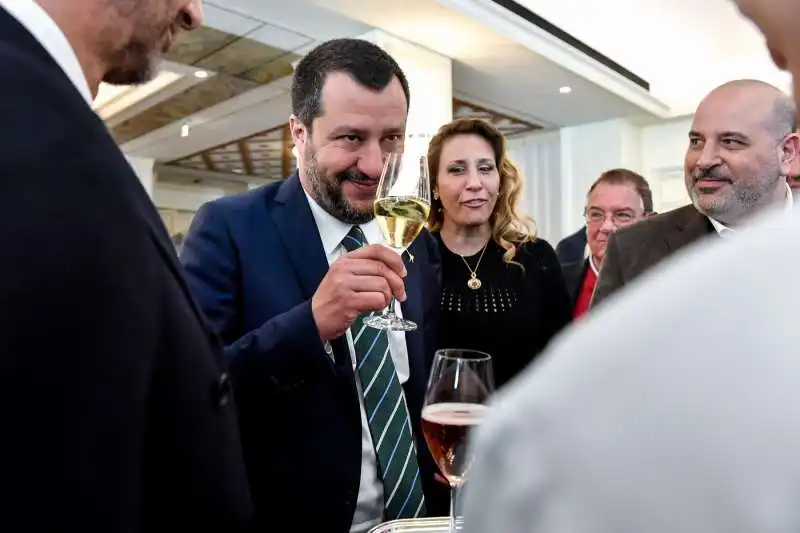 matteo salvini e il cocktail di compleanno alla festa degli amici della lirica  4