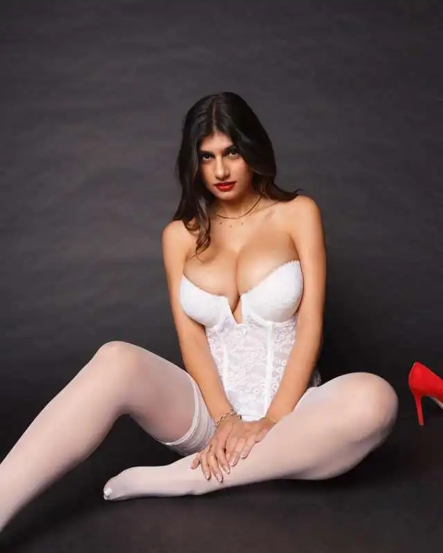 mia khalifa 24