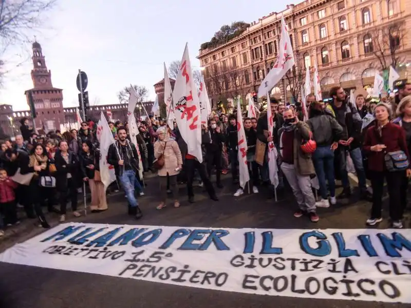 milano   corteo per l'ambiente   fridaysforfuture 13