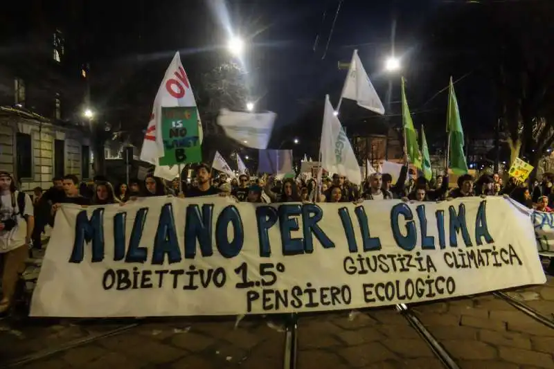 milano   corteo per l'ambiente   fridaysforfuture 19